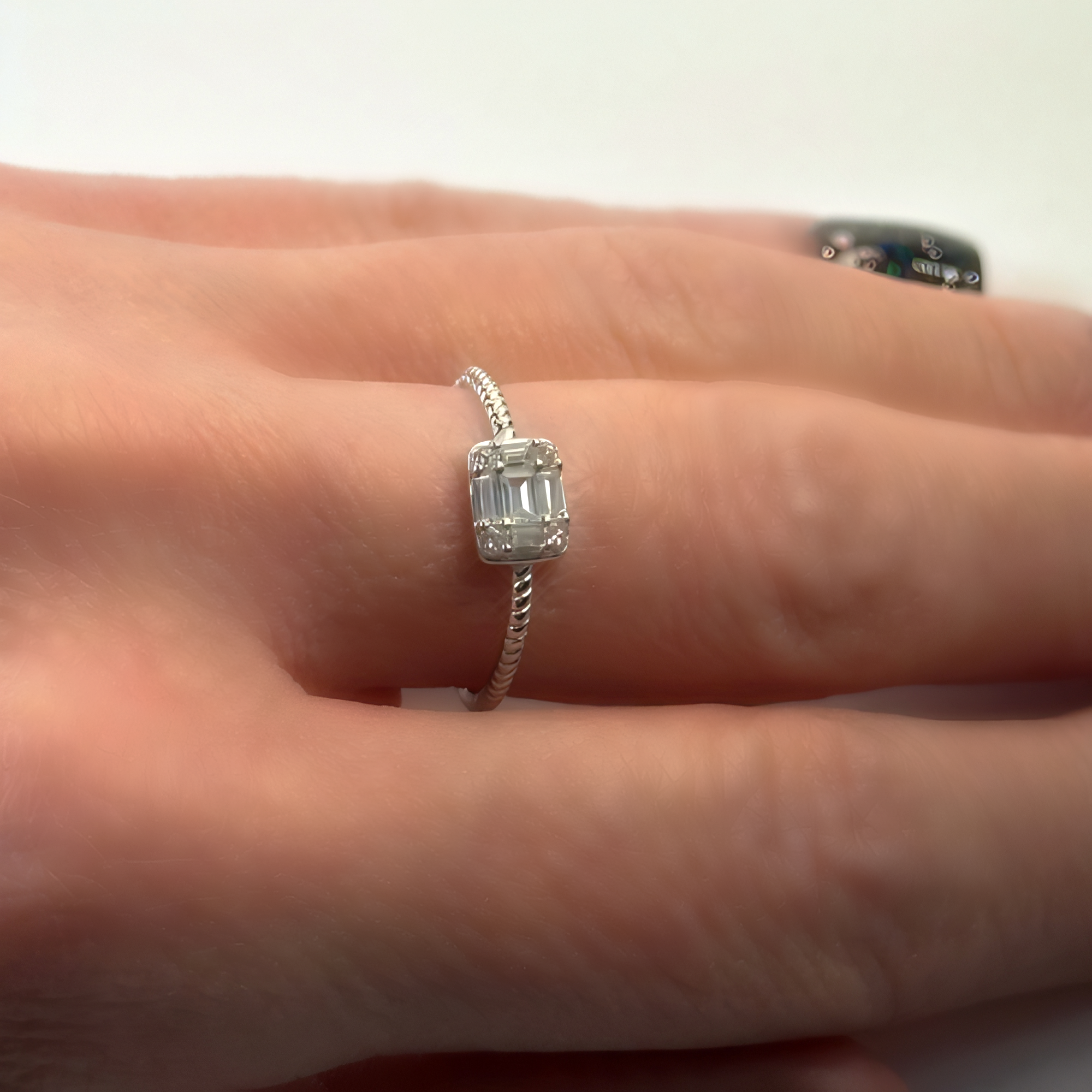 Astrid Ring